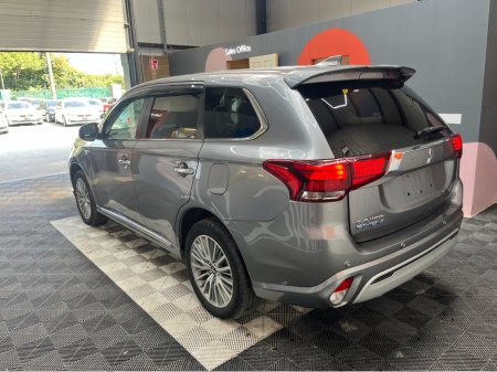 2020 Mitsubishi Outlander OUTLANDER 2.4 HYBRID / 59k KMs / HEATED SEATS & WHEEL  , REVERSE CAMERA , ADAPTIVE CRUISE & MORE €25,950