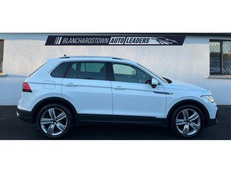 2023 Volkswagen Tiguan ELEGANCE 2.0 TDI 150HP NAV SKY VIEW €37,950 thumbnail