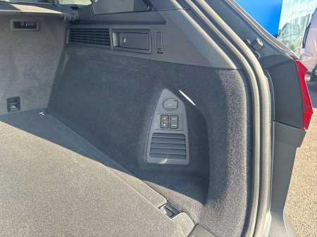 2025 Volkswagen Touareg 3.0 TSI PHEV 462HP R €115,975 thumbnail