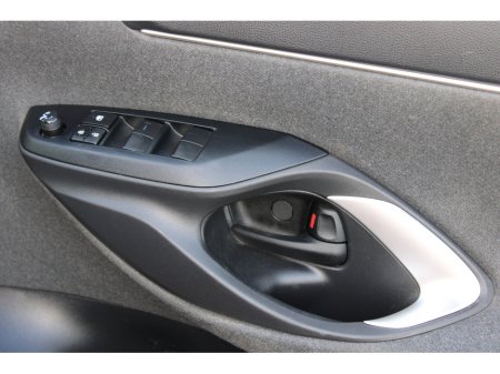 2022 Toyota Yaris Cross 1.5 Hybrid CVT Luna €23,950 thumbnail