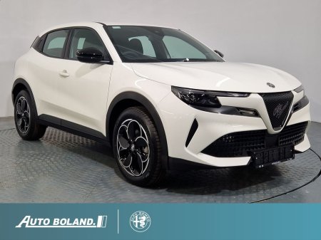 2025 Alfa Romeo Junior Elettrica 156hp €36,495