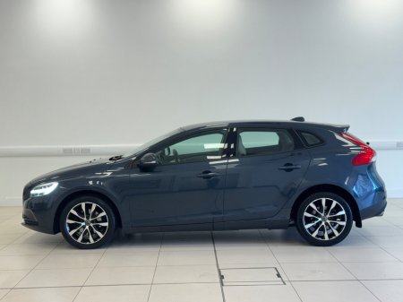 2019 Volvo V40 D3 (150hp) Momentum Edition €19,750
