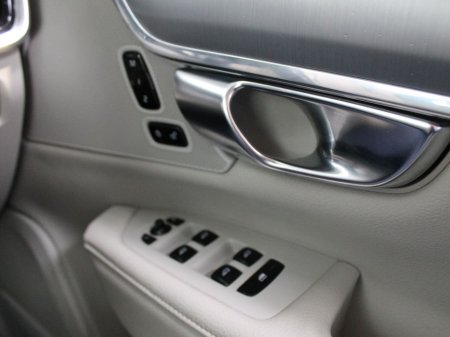 2020 Volvo V90 D4 MOM AT 5DR Auto €33,750 thumbnail