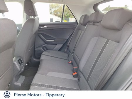 2025 Volkswagen T-Roc T-ROC EDITION 75 2.0TDI M6F 116HP €34,950 thumbnail