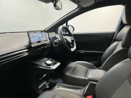 2023 MG 4 Trophy 64kWh Long Range 203PS - Reversing Camera - Sat Nav - Climate Control - Heated Seats - Keyless Start - Apple CarPlay/Android Auto €21,650 thumbnail