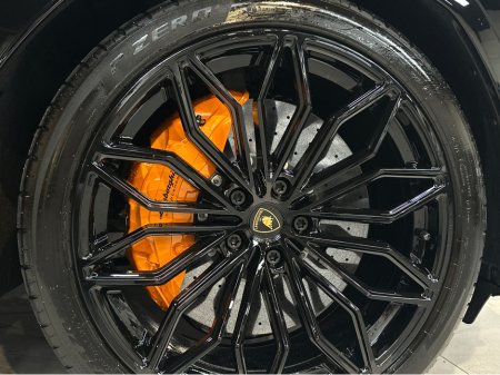 2025 Lamborghini Urus URUS S-E 4X4 V8 TWIN TURBO €359,950 thumbnail