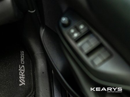 2024 Toyota Yaris Cross 1.5 Hybrid Luna €28,890 thumbnail