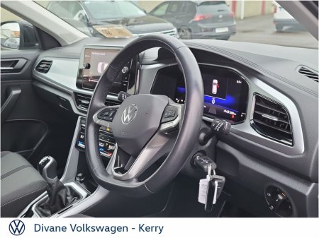 2024 Volkswagen T-Roc LIFE 2.0 TDI M6F 116 BHP €31,950 thumbnail