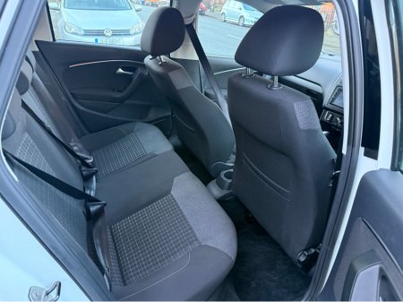 2015 Volkswagen Polo DBA-6RCJZ €11,950 thumbnail