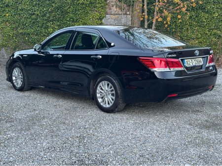 2016 Toyota Camry Crown 2.5 Hybrid €19,900