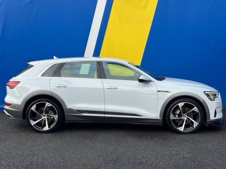 2020 Audi e-tron RS-PERFORMANCE 50 QUATTRO // LEATHER HEATED SEATS // ADAPTIVE AIR SUSPENSION // DUAL ZONE CLIMATE CONTROL // DIGITAL CLUSTER €27,900