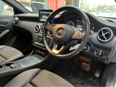 2016 Mercedes-Benz A Class €15950! 2016 MERCEDES-BENZ A180 1.6 AUTOMATIC / CRUISE CONTROL / REVERSE CAMERA / ELECTRIC MEMORY & HEATED SEATS €15,950 thumbnail