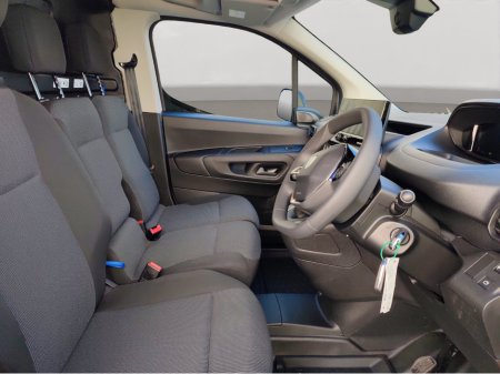 2024 Peugeot Partner  €19,750