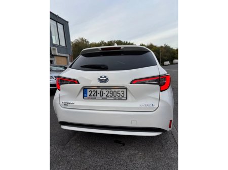 2022 Toyota Corolla 1.8 Hybrid Luna Saloon €20,750 thumbnail