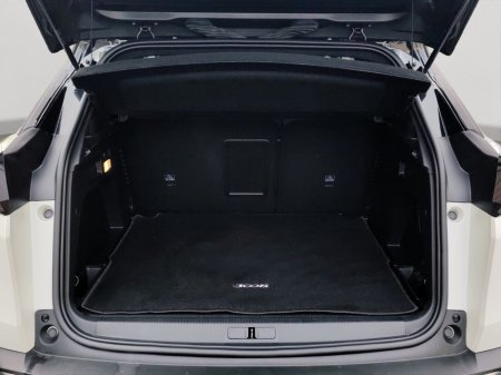 2024 Peugeot 3008 1.5 BlueHDi 130bhp Auto 6.4 GT €37,950 thumbnail