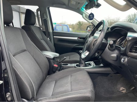 2021 Toyota Hilux 2021 TOYOTA HILUX 2.4 D-4D INVINCIBLE 4WD CREW CAB €28,950 thumbnail