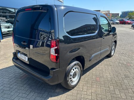 2025 Peugeot Partner  €30,000