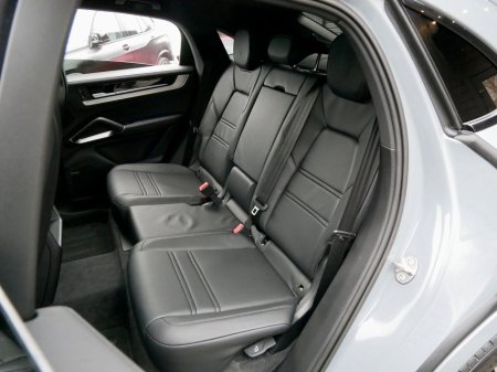 2025 Porsche Cayenne Cayenne E-Hybrid Coup&eacute; €123,950 thumbnail