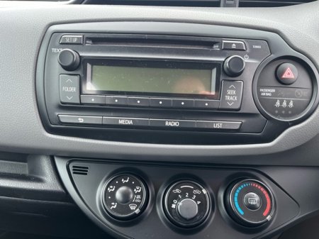 2015 Toyota Yaris YARIS 1.0 5DR TERRA MC €9,950 thumbnail