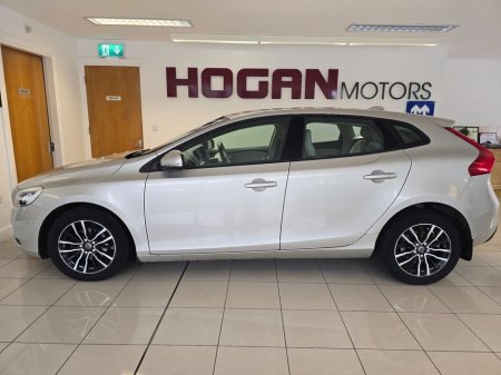 2016 Volvo V40 D2 Momentum Edition 5DR H/B €13,750