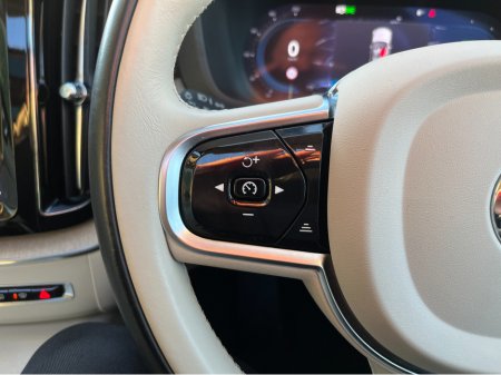 2023 Volvo XC60 T6 PHEV PLUS DARK AWD AUTOMATIC 2.0 PETROL //HIGH SPEC//PANORAMIC GLASS ROOF//360 PARKING CAMERAS//SAT NAV// €39,950 thumbnail