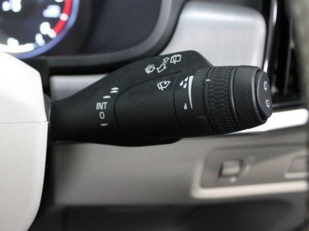 2020 Volvo V90 D4 MOM AT 5DR Auto €33,750 thumbnail