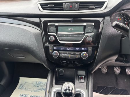 2016 Nissan Qashqai 1.5 SV MY16 E6 4DR €11,950 thumbnail