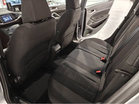 2016 Peugeot 308 1.6 HDI BLUE 120 ALLURE E EAT6 5DR AUTO €9,750 thumbnail