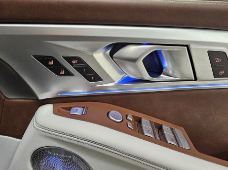 2025 BMW XM IVORY LTHR €123,950 thumbnail