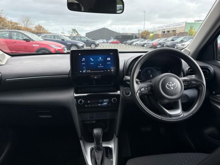 2025 Toyota Yaris Cross LUNA HYBRID AUTOMATIC // REAR CAMERA // AIR CON // SMART ENTRY/SMART START // TOYOTA SAFETY SENSE // FULL WARRANTY €30,945