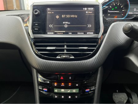 2020 Peugeot 2008 €15950! 2020 PEUGEOT 2008 1.2 AUTOMATIC / REVERSE CAMERA / HEATED SEATS €15,950 thumbnail