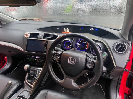 2015 Honda Civic 5DR 1.6 I-DTEC EXECUTIVE 4DR €9,995 thumbnail