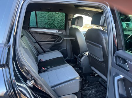 2020 Volkswagen Tiguan R-LINE 4MOTION AUTOMATIC 2.0 DIESEL //HIGH SPEC//360 PARKING CAMERAS//HEAD UP DISPLAY//HEATED FRONT AND REAR SEATS// €34,950 thumbnail