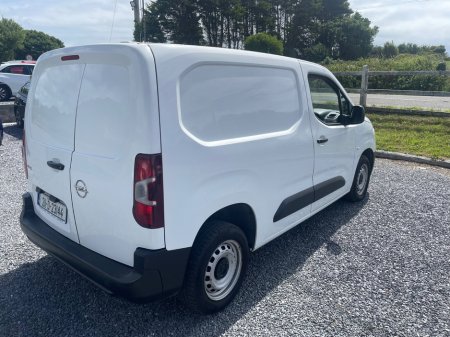 2021 Opel Combo  €11,650