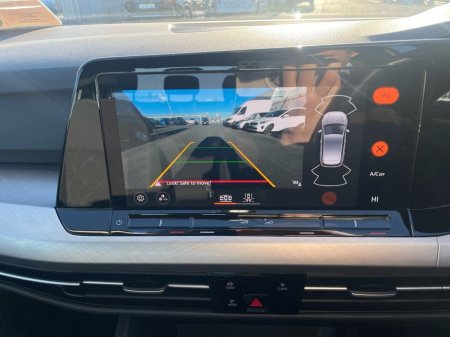 2024 Volkswagen Golf 2.0 TDI 115HP Life €28,975 thumbnail