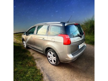 2016 Peugeot 5008 1.6 Blue Hdi 120 Active €8,995