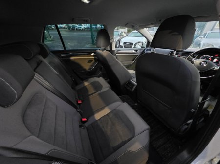 2017 Volkswagen Golf ( 172 REG ) HIGHLINE 1.4 MK7.5 SAT NAV PACK - VIRTUAL CLOCKS -REVERSE CAMERA - NAVIGATION - CARPLAY - ANDROID AUTO- BLIND SPOT REAR TRAFFIC ASSIST - DISCOVER PRO €17,950 thumbnail