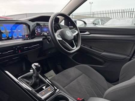 2023 Volkswagen Golf 2.0 TDI 115HP Style €29,975