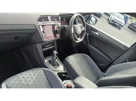 2023 Volkswagen Tiguan R-Line 2.0 TDI 150HP *AUTOMATIC, REAR VIEW CAMERA, ANDROID AUTO & APPLE CAR PLAY* €44,995