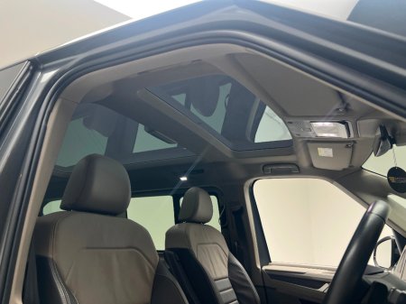 2023 Volkswagen Multivan STYLE 1.4 PHEV DSG *7 SEATER* €62,990 thumbnail