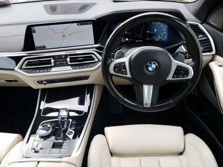 2021 BMW X5 xDrive45e M Sport €67,995 thumbnail