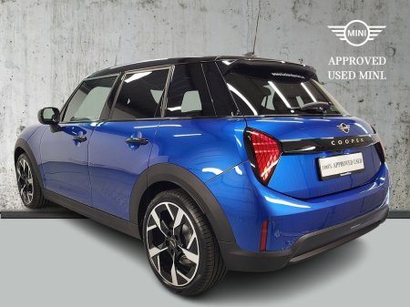 2025 MINI Hatch Cooper Exclusive Level 2 €47,954