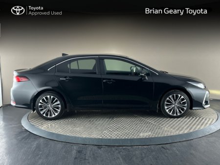 2025 Toyota Corolla HYBRID LUNA SPORT SALOON €34,950