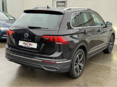2023 Volkswagen Tiguan LIFE 2.0 TDI MANUAL 6SPEED FWD 122BHP €36,950 thumbnail