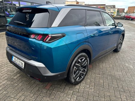 2025 Peugeot 5008  €44,950