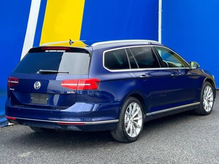 2019 Volkswagen Passat VARIANT HIGHLINE 2.0 TDI AUTO * BIG SPEC * // HEATED COOLED LEATHER SEATS // DRIVER MASSAGE SEAT // DIGITAL CLUSTER €24,950 thumbnail