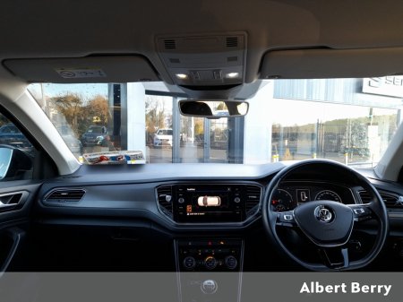 2020 Volkswagen T-Roc DESIGN 1.6 TDI MANUAL 6SPEED FWD 115BHP 5 5DR €21,950 thumbnail