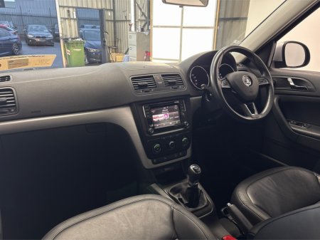 2016 Skoda Yeti OUTDOOR 2.0 TDI**TOUCHSCREEN BLUETOOTH MEDIA**MULTIFUNCTIONAL STEERING WHEEL**HEATED LEATHER SEATS**CRUISE CONTROL**PARKING SENSORS**AIR CONDTIONING**ELECTRIC WINDOWS **ISOFIX**FINANCE AVAILABLE** €11,995 thumbnail