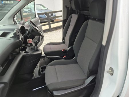 2021 Opel Combo Van L2H1 Spec fully plylined in rear with side loding door and double opening rear doors new CRVT test trade in wanted €12,750 thumbnail