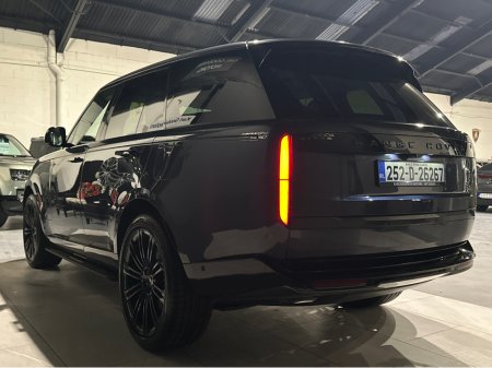 2025 Land Rover Range Rover P460 E-HYBRID HIGH SPEC NEW €149,950 thumbnail